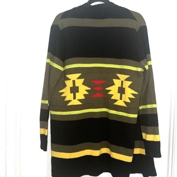 Forever 21 Plus Size XL Knit Cardigan Sweater Black/Yellow Aztec Pattern Acrylic - Picture 5 of 6